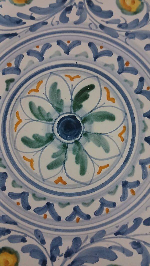 Piatto rotondo ceramica dipinto
