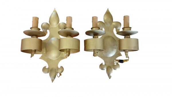 Coppia di appliques di design dorate