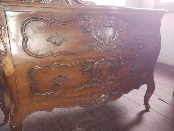 Comò in stile Luigi XV in legno di noce massello con due cassetti