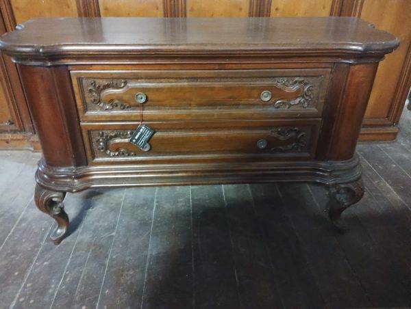 Cassettone in stile barocchetto del XX secolo