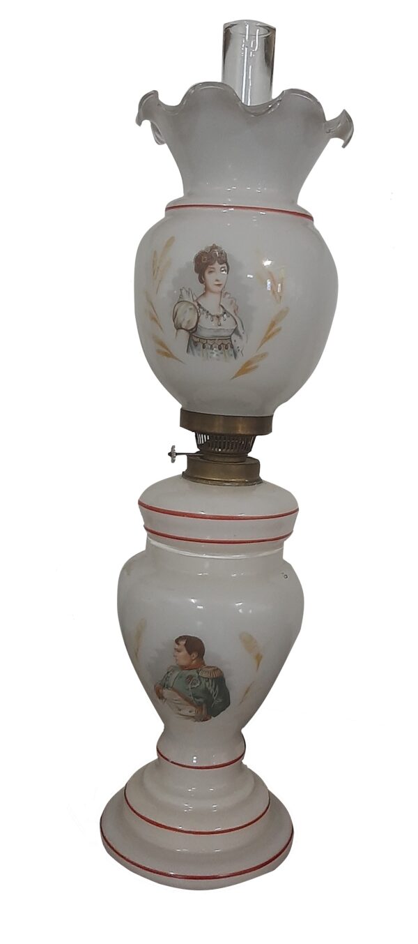 Lampada lume ad olio o cherosene vetro opaline bianco antica vintage 1900 dipinta decorata