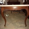 Tavolo top in marmo e gambe in legno